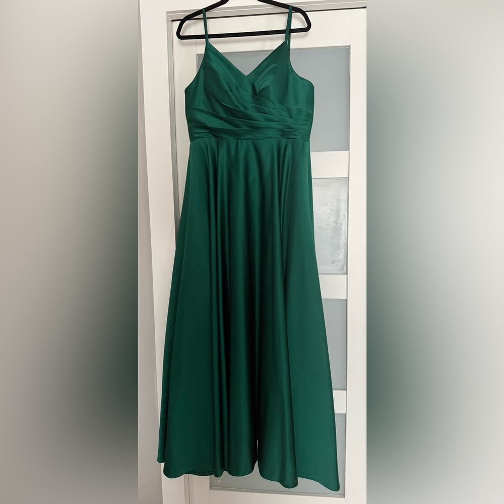 Chic Forest Green Satin Formal Gown